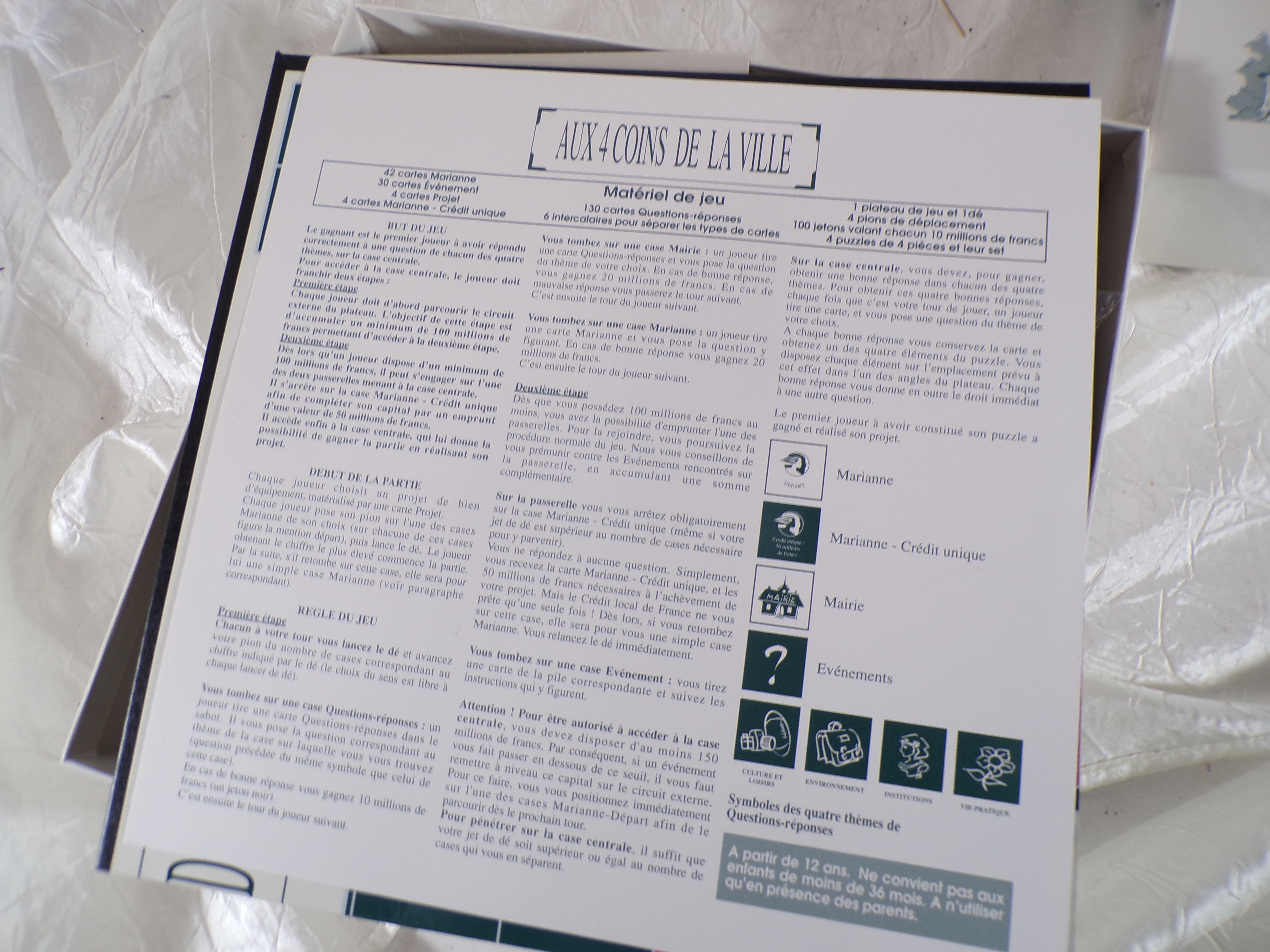 Voir photo 3 de Jeu de société, intitulé "Aux 4 Coins de la Ville" Jeu de société, intitulé "Aux 4 Coins de la Ville" Très bon état - Vue 3 -